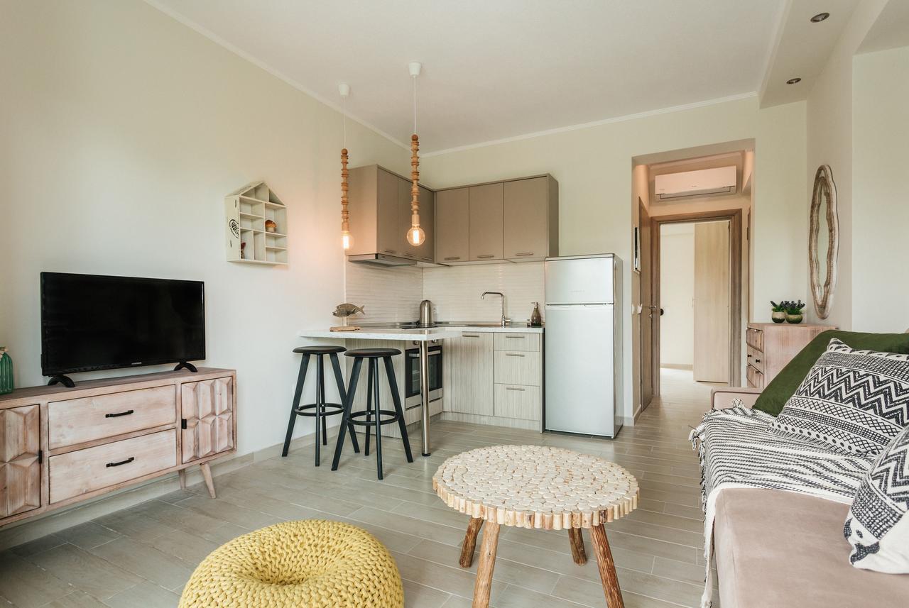 Enastron Apartment Pefkochori Bagian luar foto