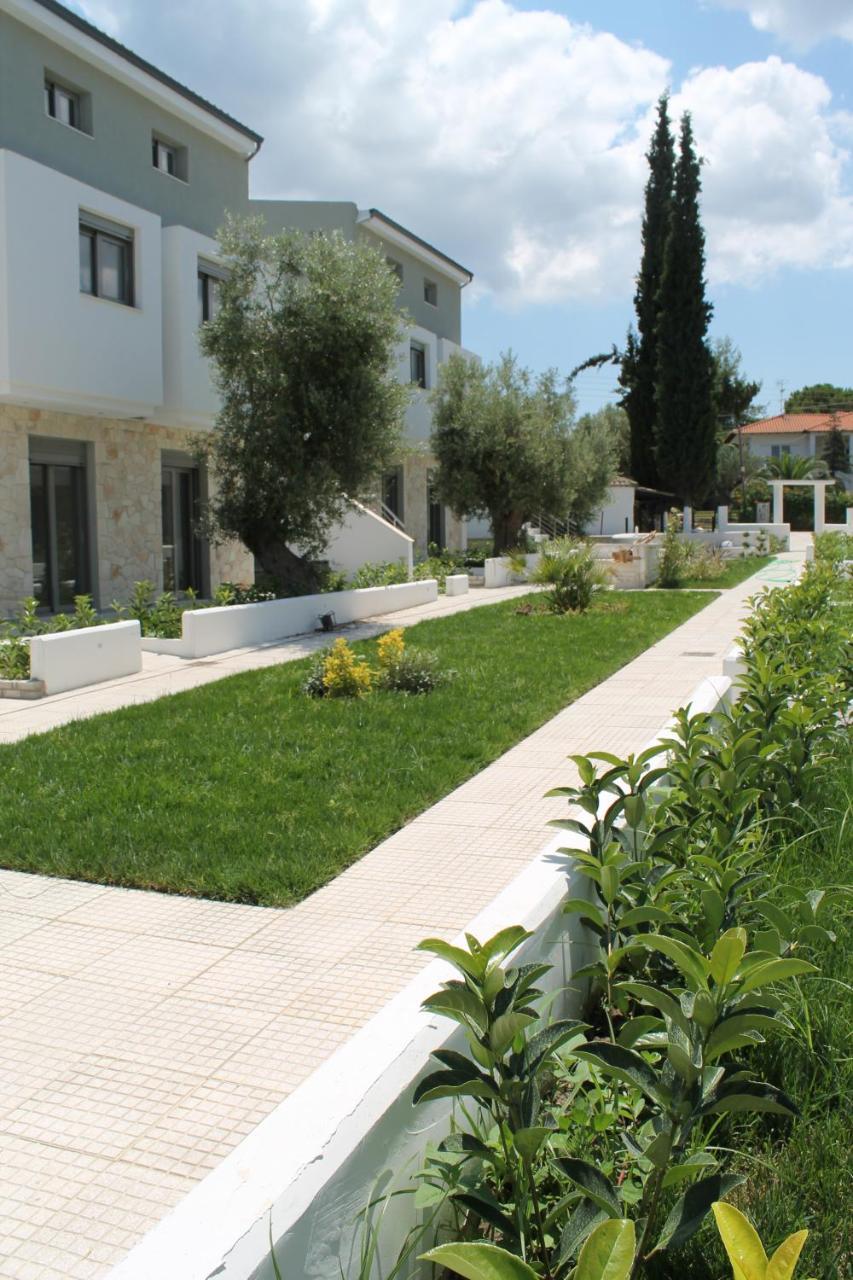 Enastron Apartment Pefkochori Bagian luar foto